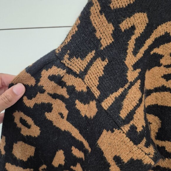 Pink Lily Womens super soft Black & Tan Leopard Print Knit Sweater L - Picture 3 of 7
